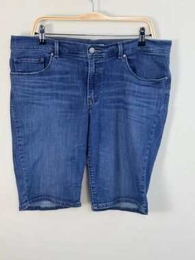 Levi’s Classic Bermuda Shorts Size 33 Medium Wash Stretch Denim Mid Rise